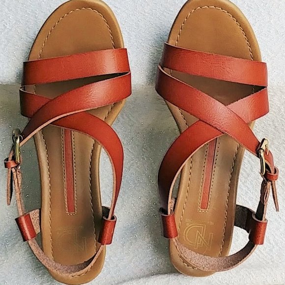 Tan wedge sandals - Picture 2 of 9